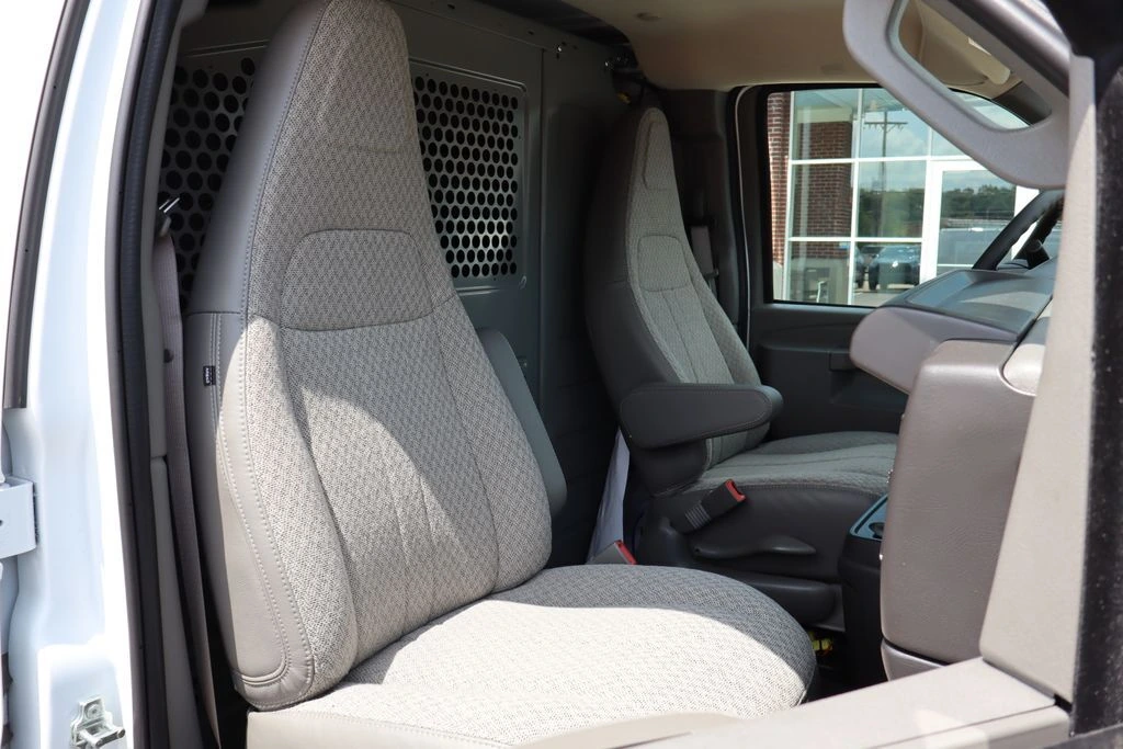 2025 Chevrolet Express Cargo Work Van - Photo 40