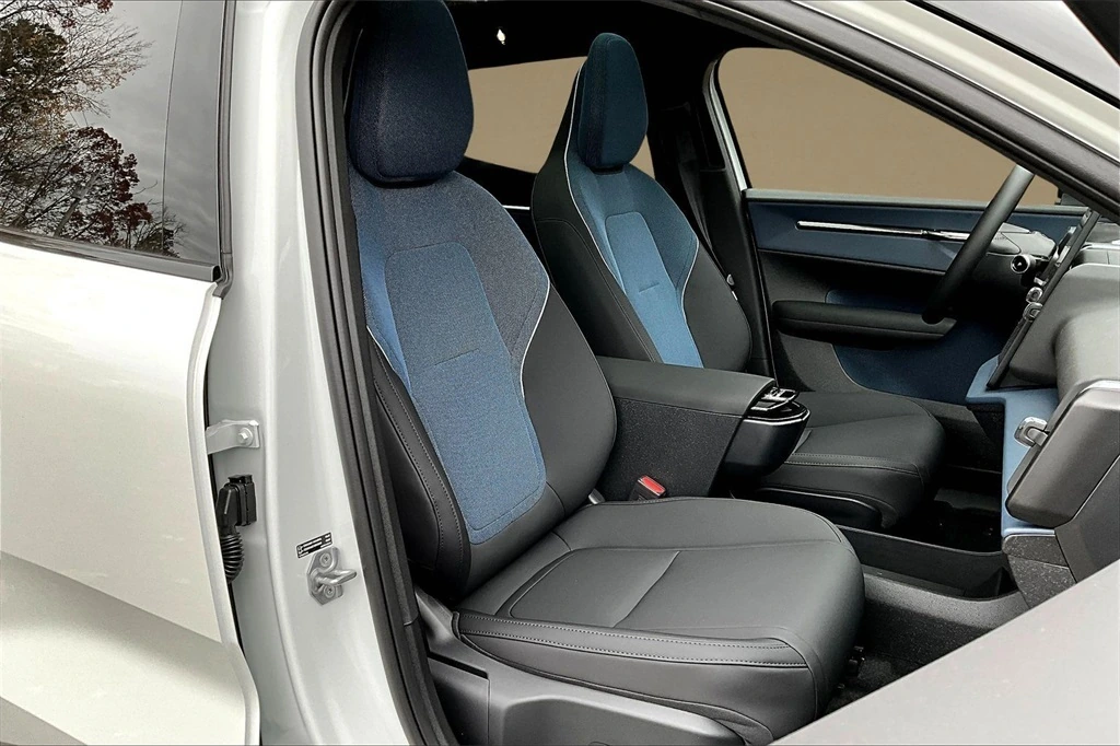 2026 Volvo - image 10