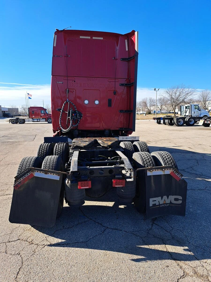 2018 International LT — photo 6