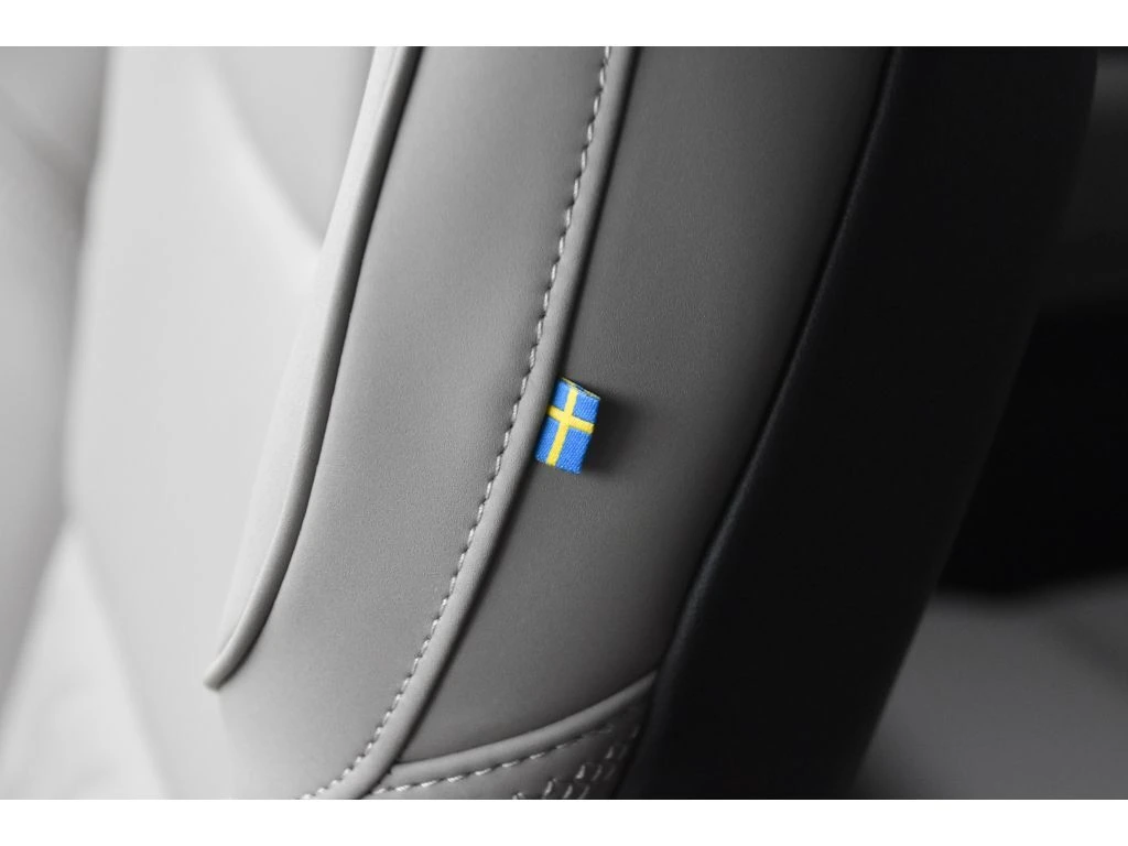 2026 Volvo - image 37