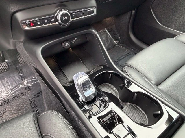 2026 Volvo XC40 Ultra - Photo 18