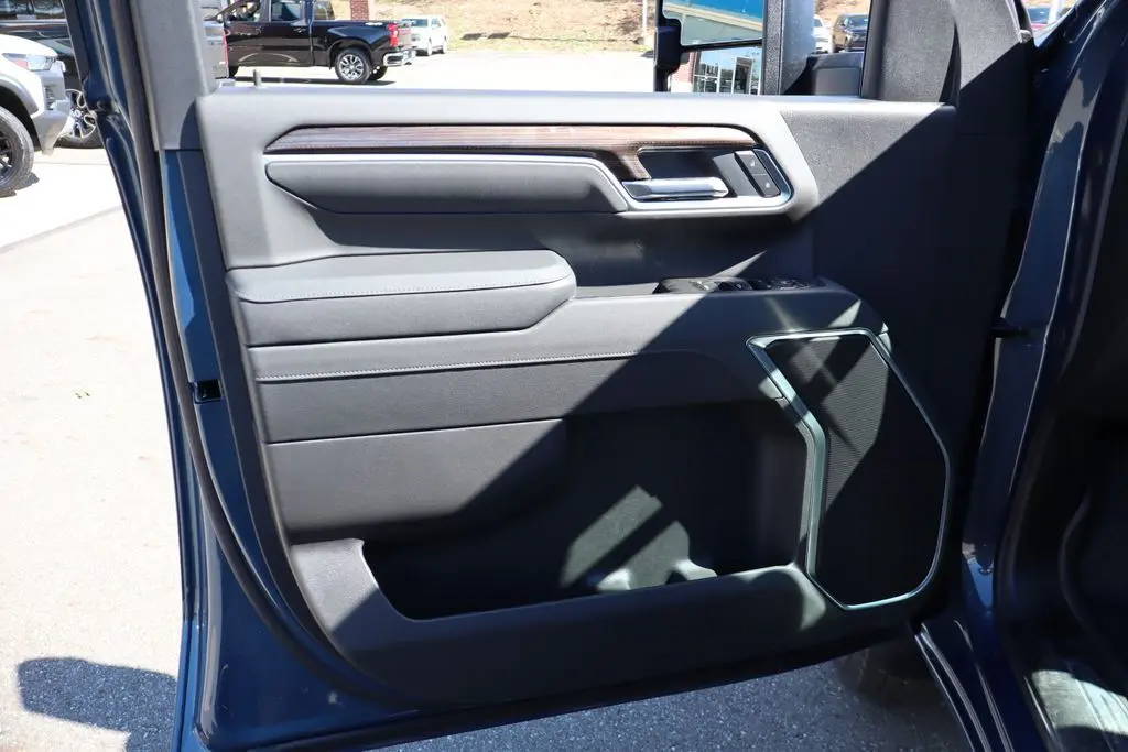 2026 Chevrolet Silverado LT photo 11