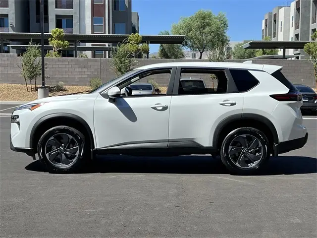 2026 Nissan Rogue SV photo 2