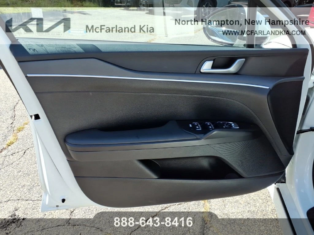 2025 Kia K5 LXS - Photo 15