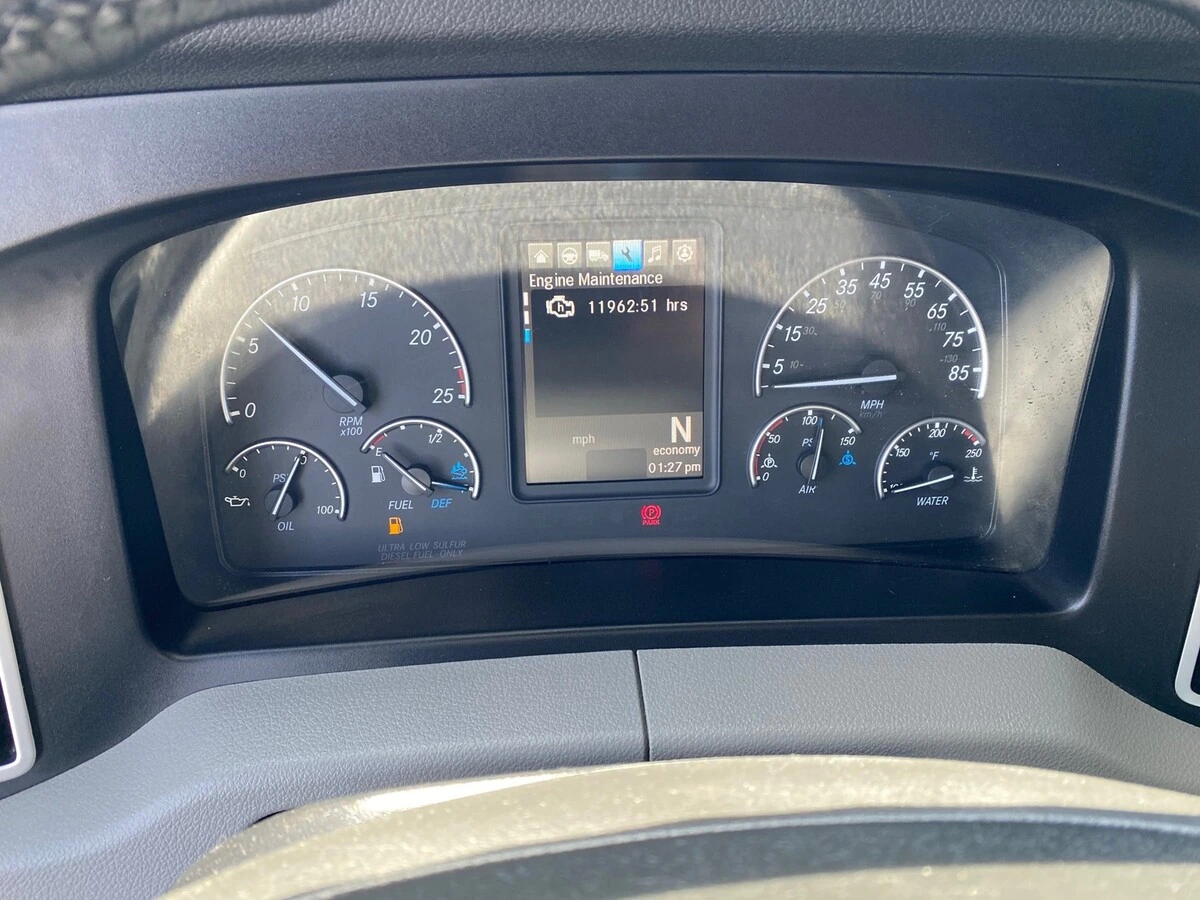 2024 Freightliner Cascadia - image 12