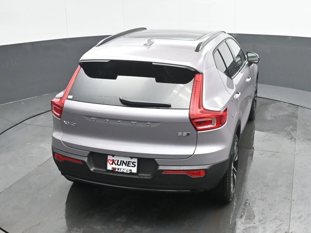 2026 Volvo - image 30