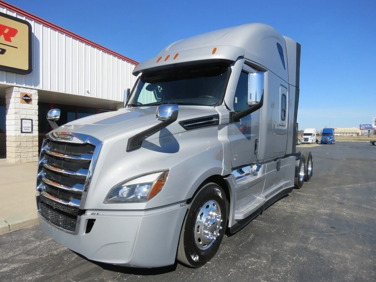 2022 Freightliner Cascadia - image 1