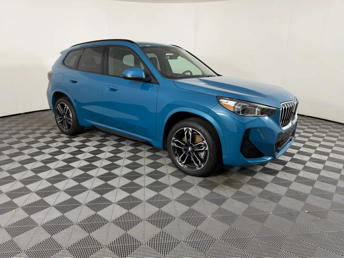 2025 BMW X1 28i's photo