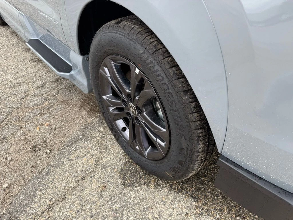 2025 Toyota Sienna XSE - Photo 16