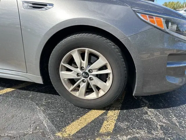 2018 Kia Optima LX photo 3
