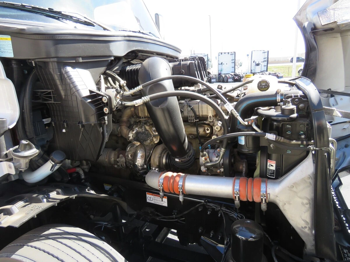 2022 Freightliner Cascadia - image 13