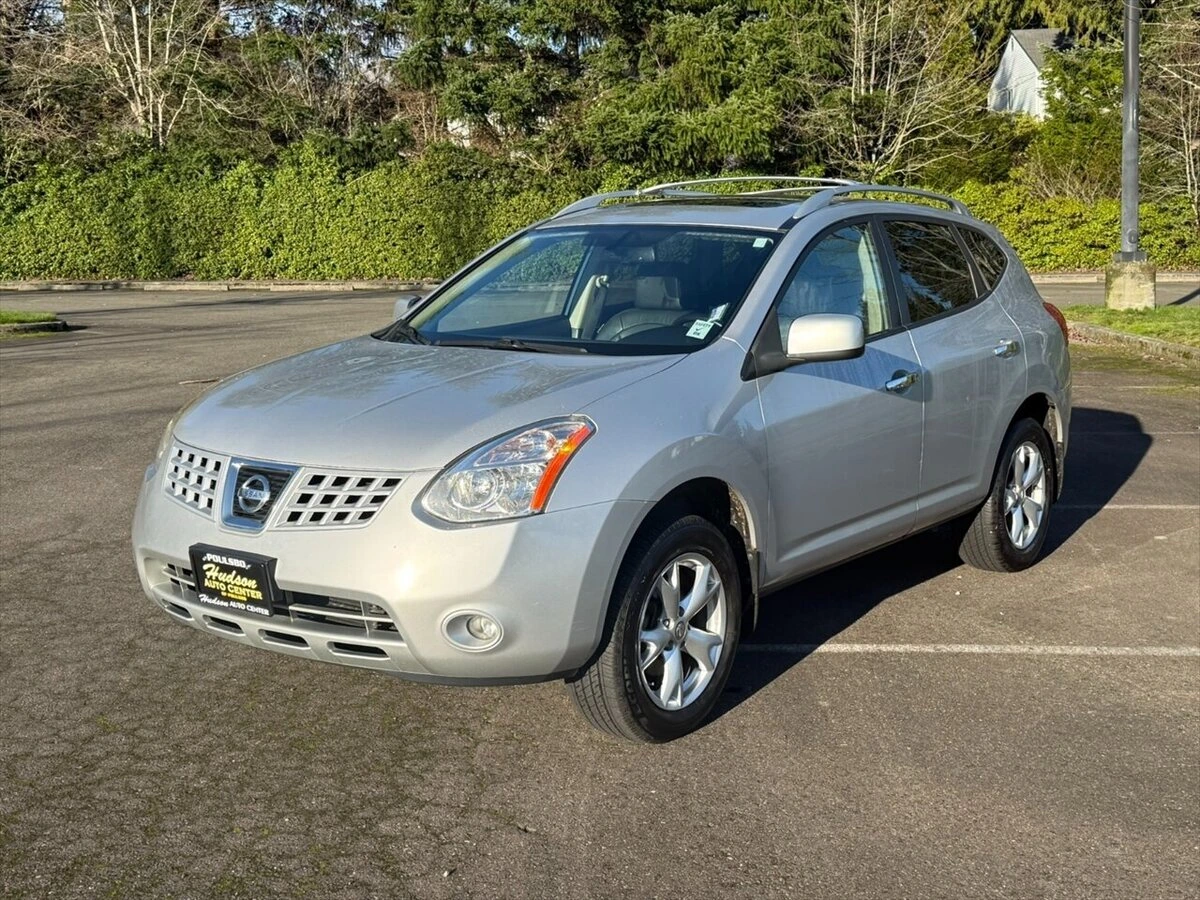 2010 Nissan Rogue SL's photo