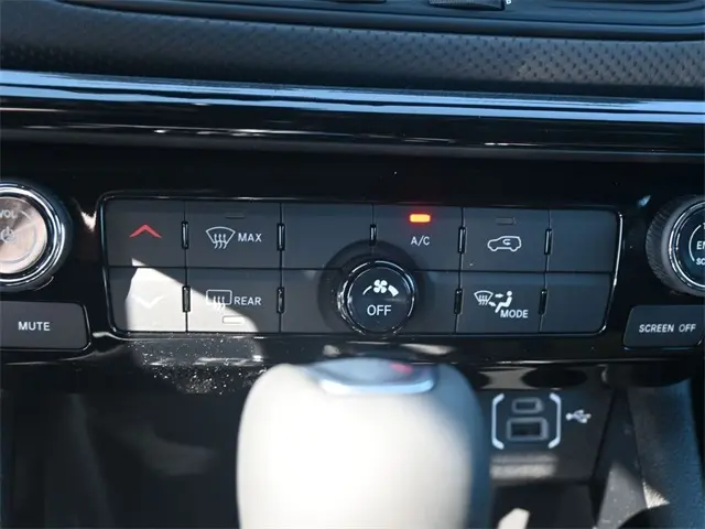 2026 Jeep Compass Latitude photo 13