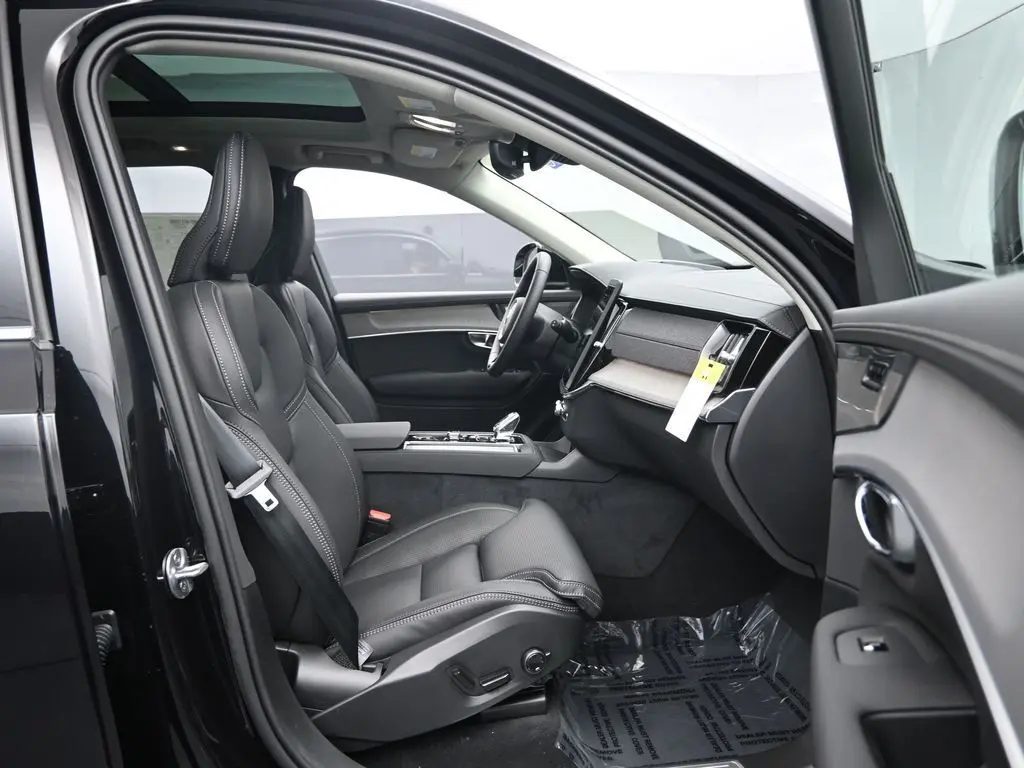 2026 Volvo - image 28