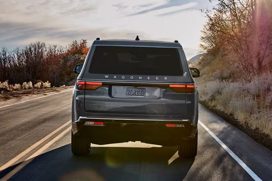 2025 Jeep Wagoneer Exterior Rear Fascia