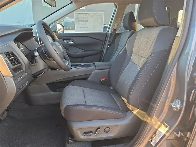 2026 Nissan Rogue SV photo 10