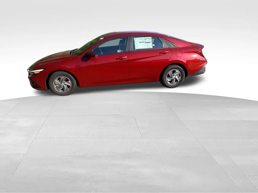 2025 Hyundai Elantra SE photo 4
