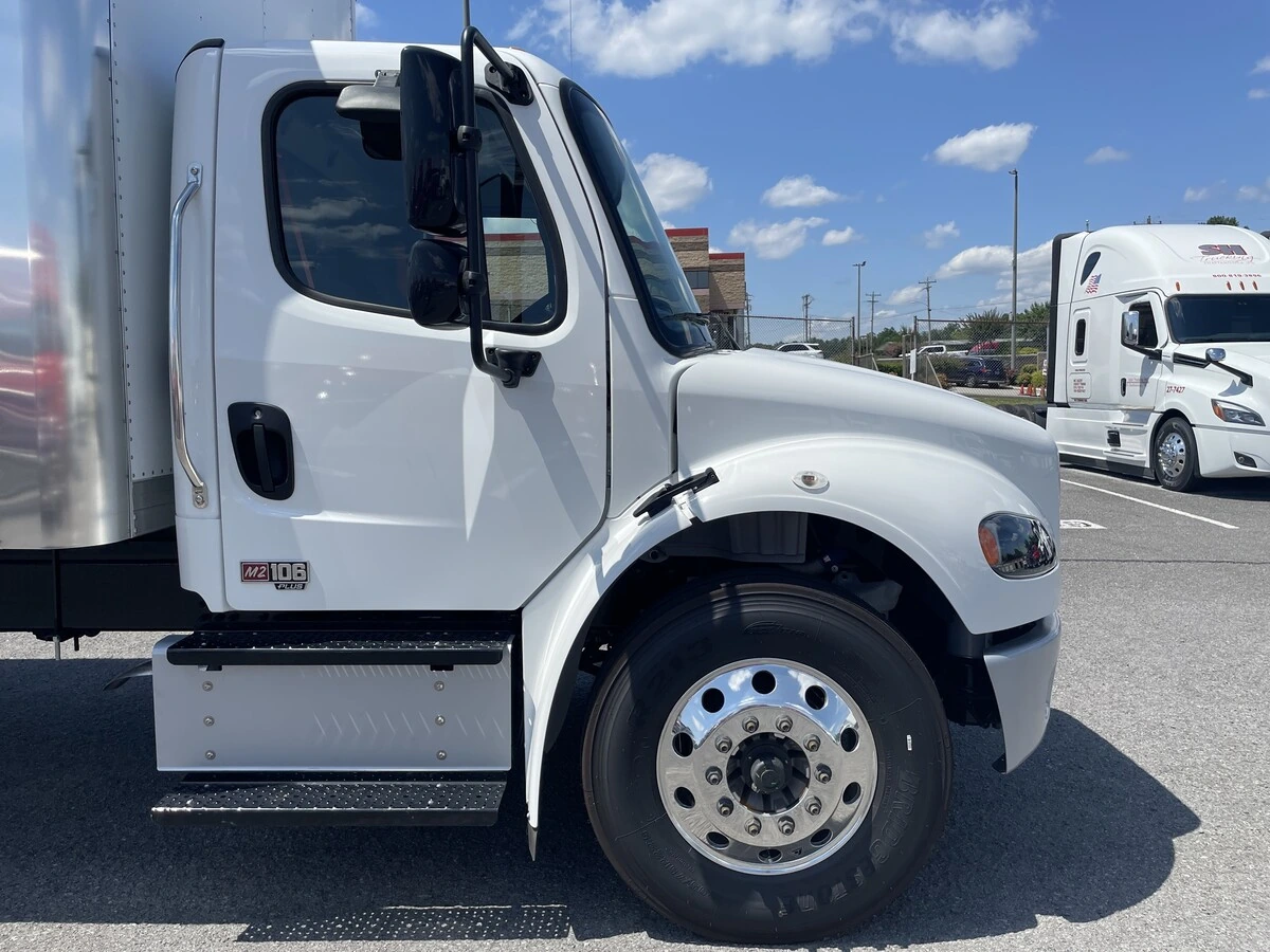 2027 Freightliner M2 106 — photo 5