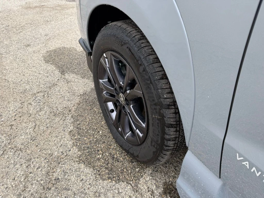2025 Toyota Sienna XSE - Photo 12