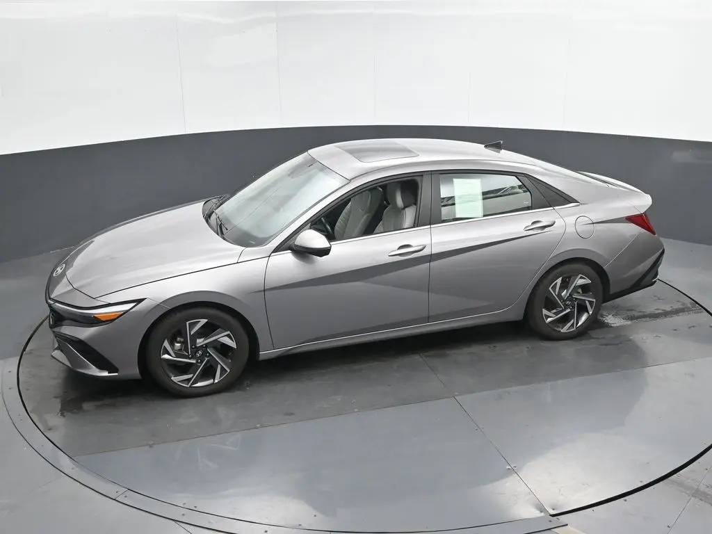 2024 Hyundai Elantra Limited photo 33