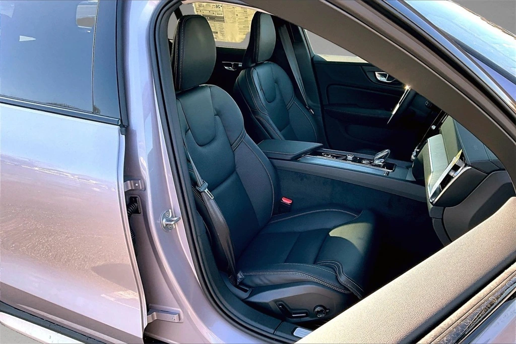 2026 Volvo - image 11