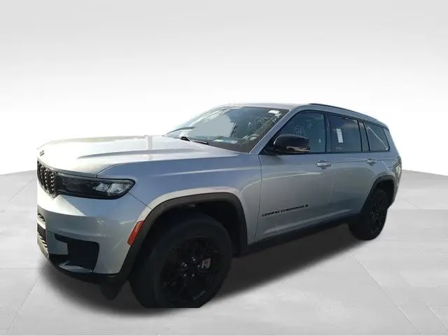 2024 Jeep Grand Cherokee Laredo Altitude photo 3