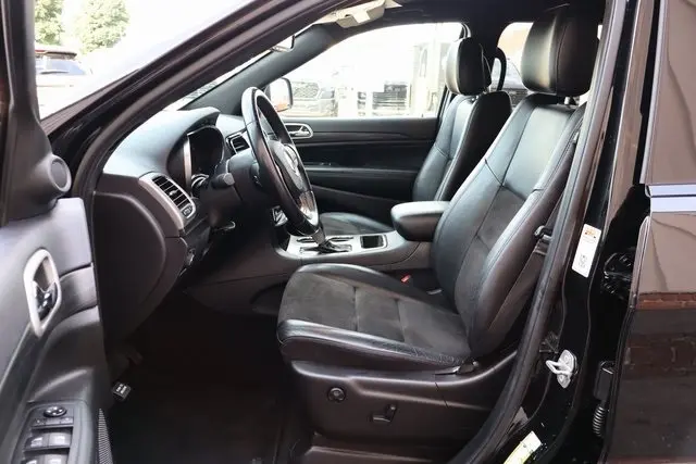 2020 Jeep Grand Cherokee Altitude photo 4