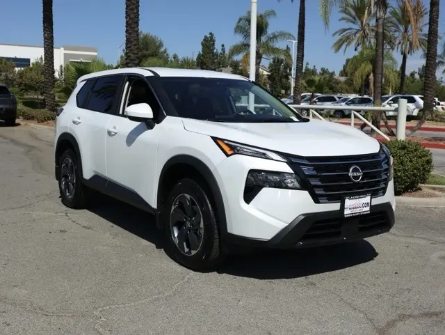 2026 Nissan Rogue SV's photo