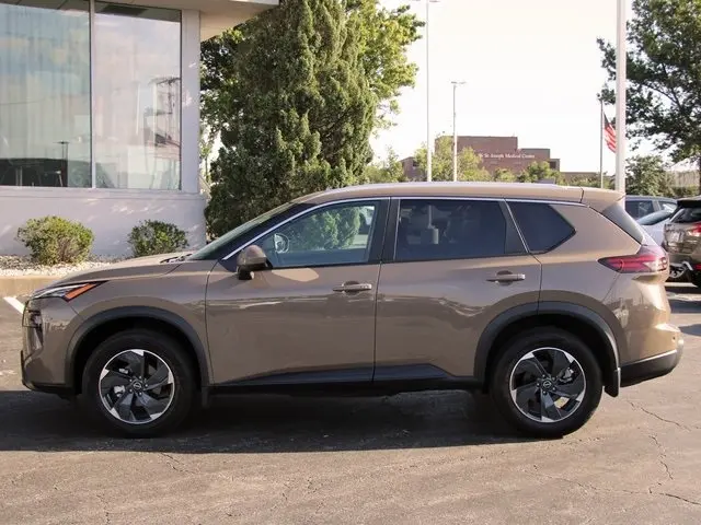 Used 2024 Nissan Rogue SV with VIN 5N1BT3BB7RC740488 for sale in Kansas City