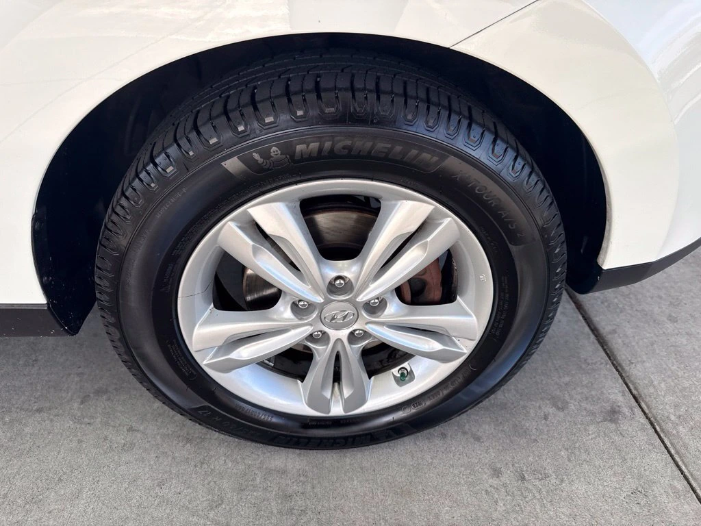 Used 2012 Hyundai Tucson GLS with VIN KM8JUCAC6CU351992 for sale in Tumwater, WA