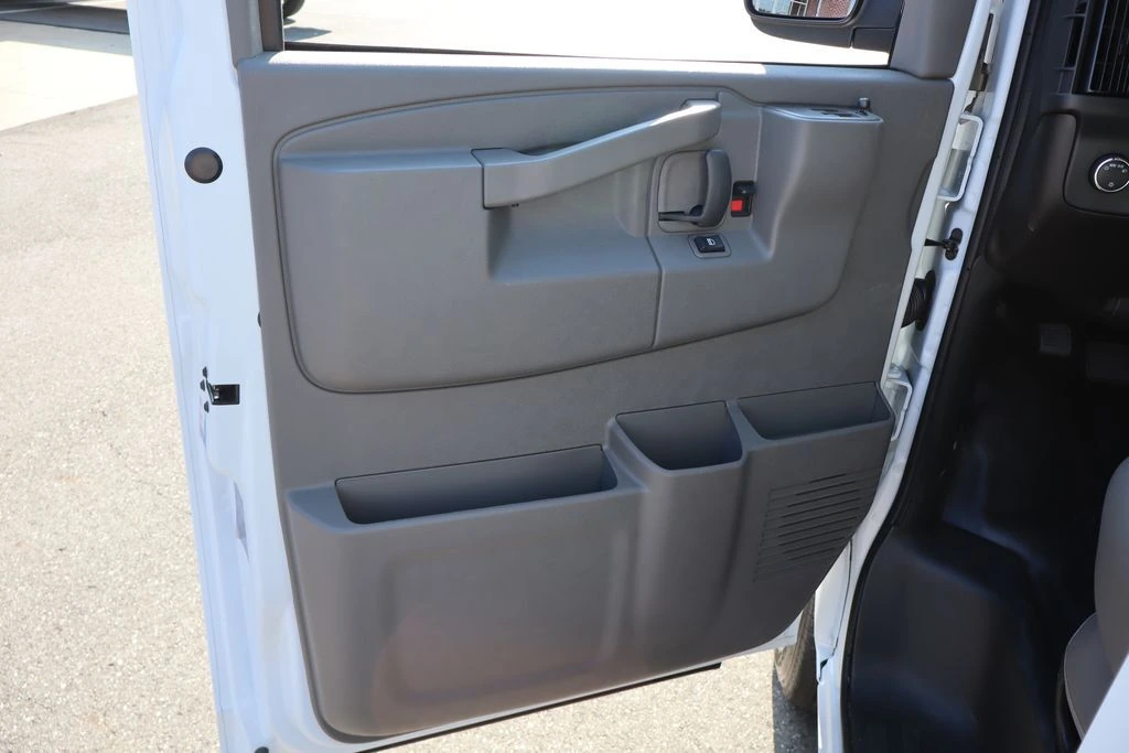 2025 Chevrolet Express Cargo Work Van - Photo 7