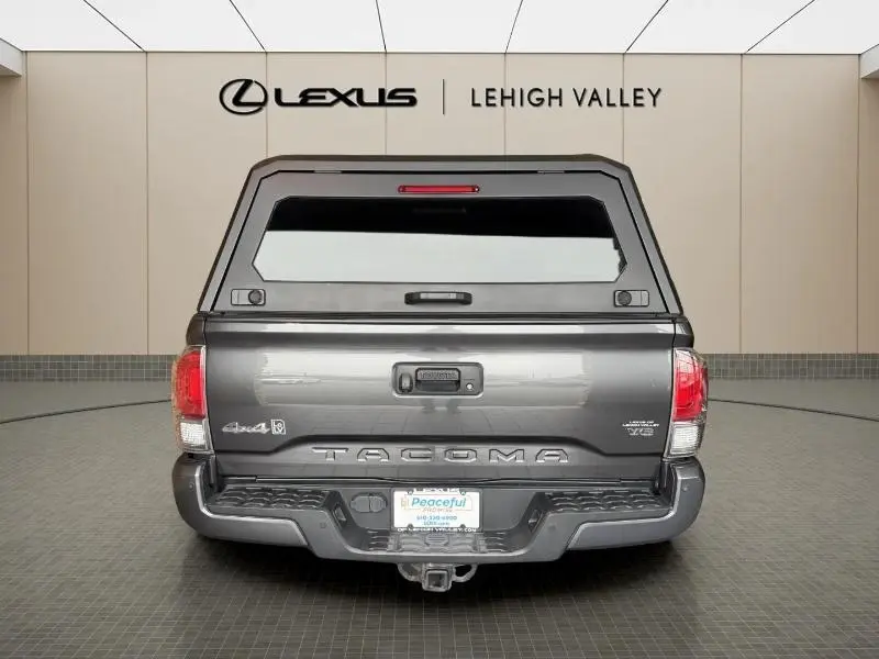 2017 Toyota Tacoma Limited V6 photo 3