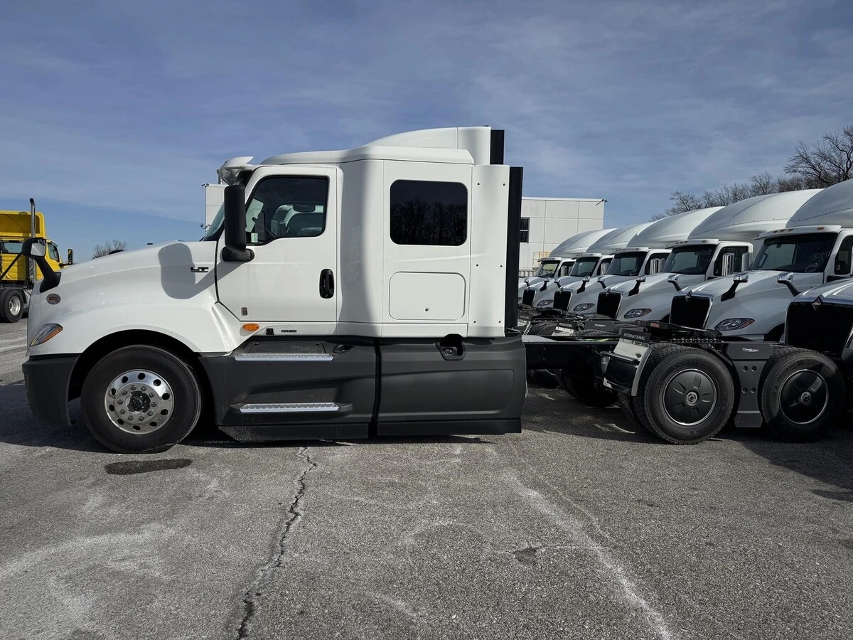 2025 International LT - image 2