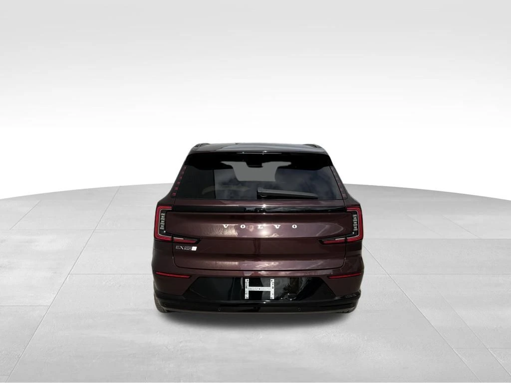 2025 Volvo - image 5