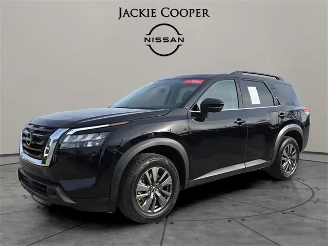 2024 Nissan Pathfinder SV's photo