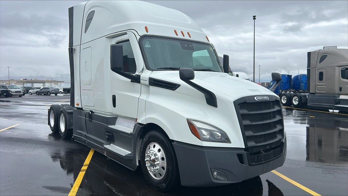 2022 Freightliner Cascadia - image 6