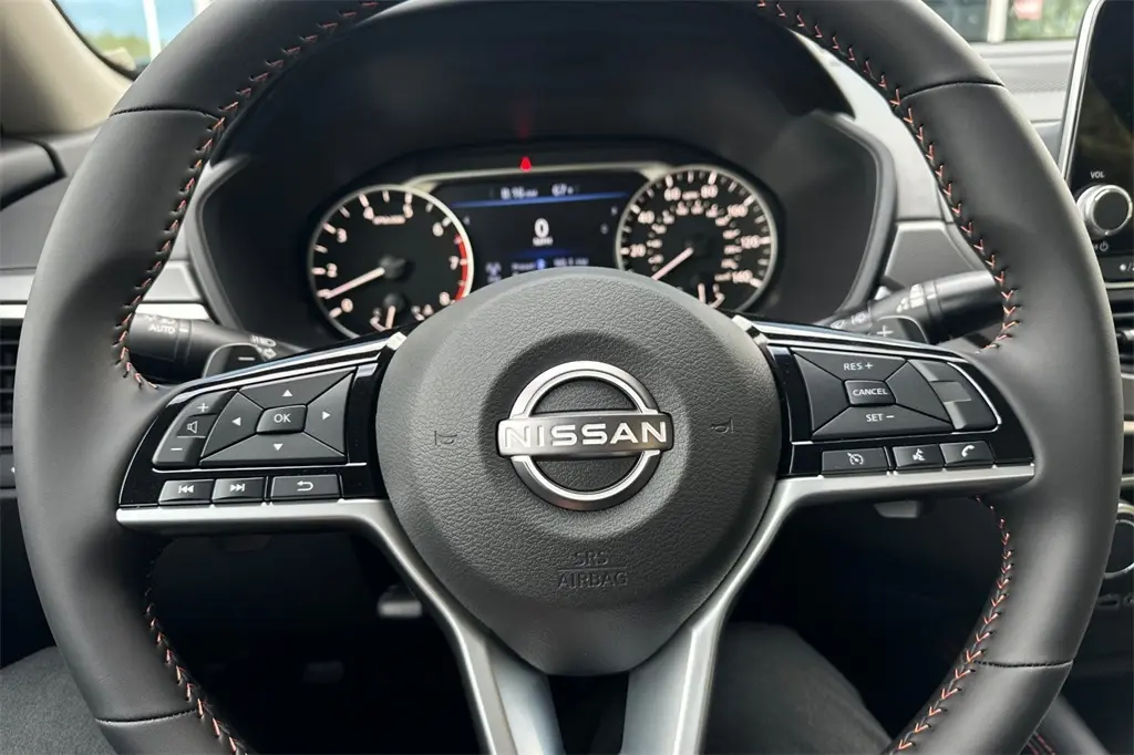 2025 Nissan Altima 2.5 SR photo 17