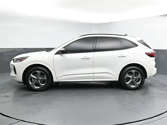 2023 Ford Escape ST-Line photo 4