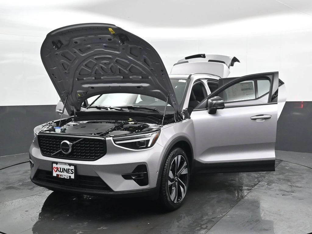 2026 Volvo - image 46