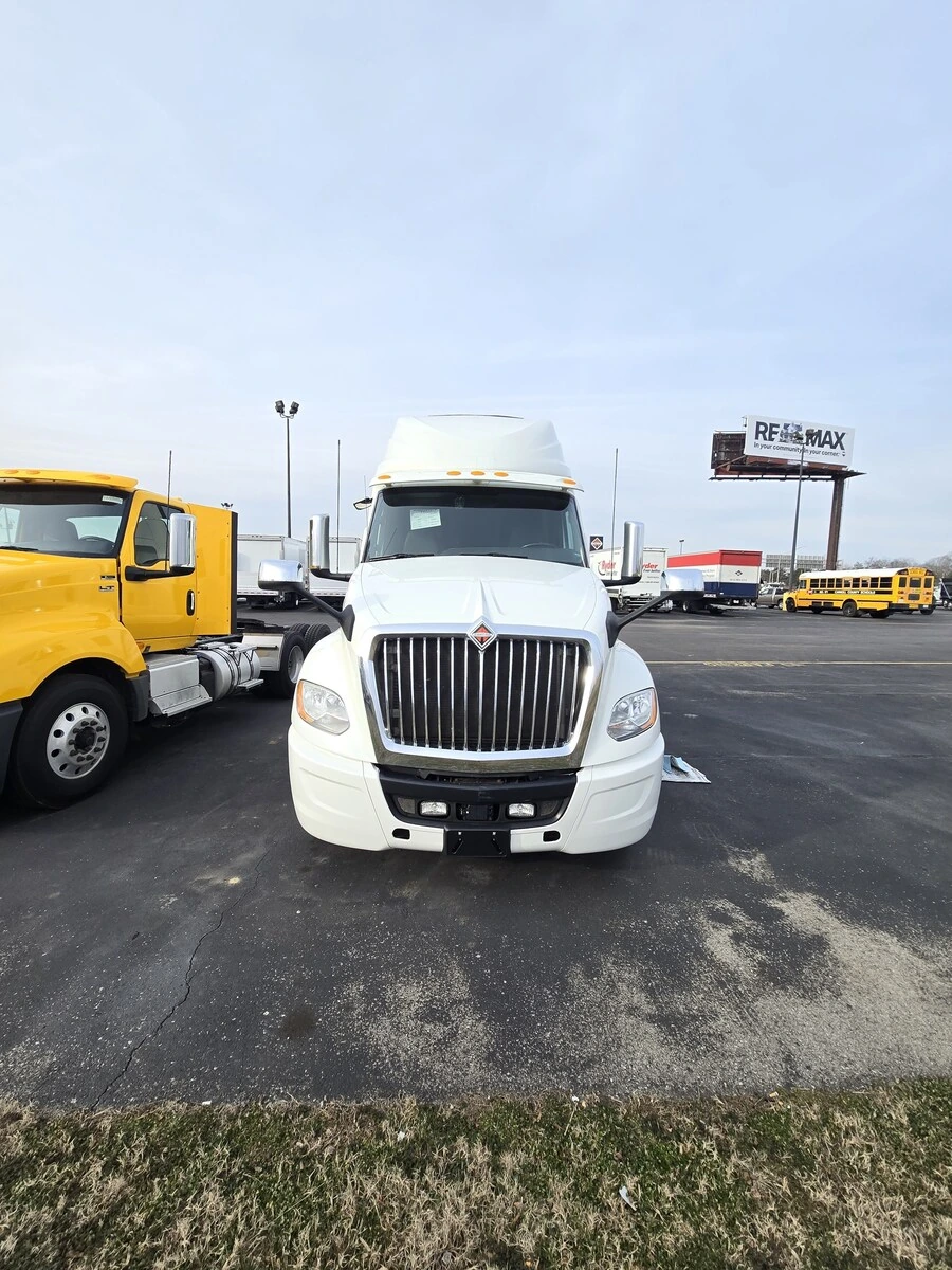 2020 International LT — photo 8