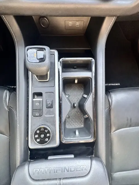 2022 Nissan Pathfinder SL photo 17