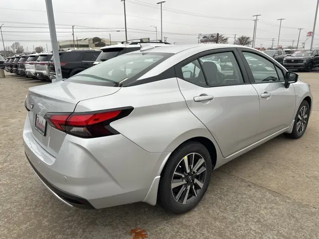 2025 Nissan Versa 1.6 SV photo 4