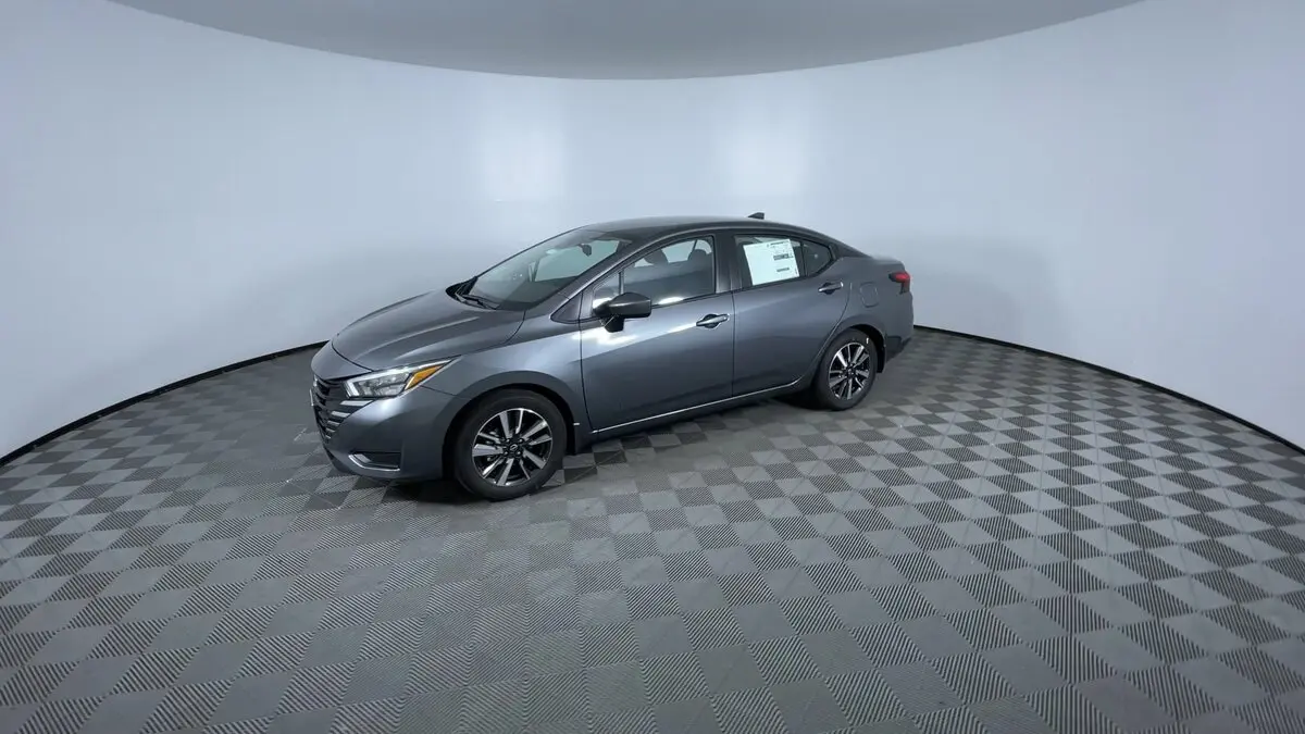 2025 Nissan Versa SV photo 4