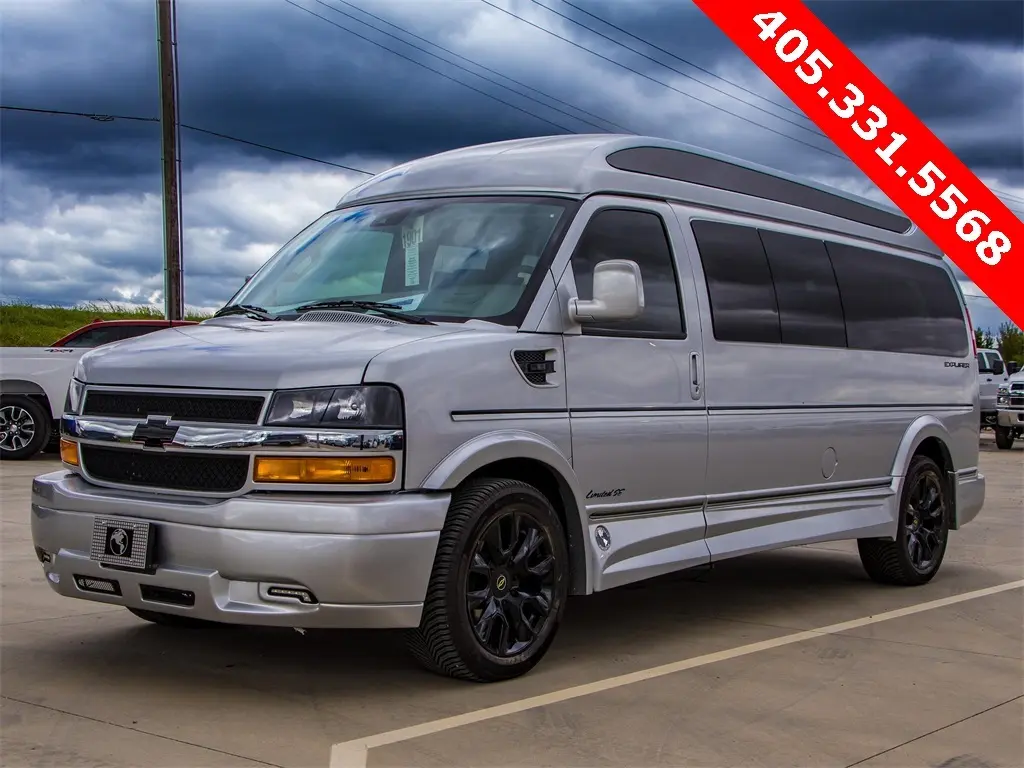 2025 Chevrolet Express 2500 Work Van Cargo photo 3