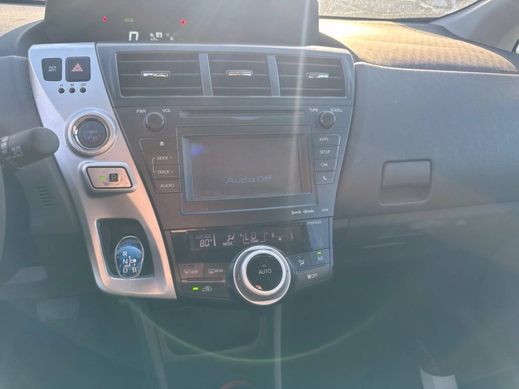 2012 Toyota Prius v Three - Photo 8