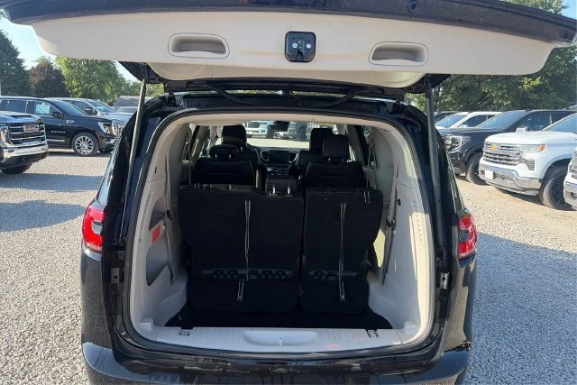 2024 Chrysler Pacifica Touring L - Photo 12