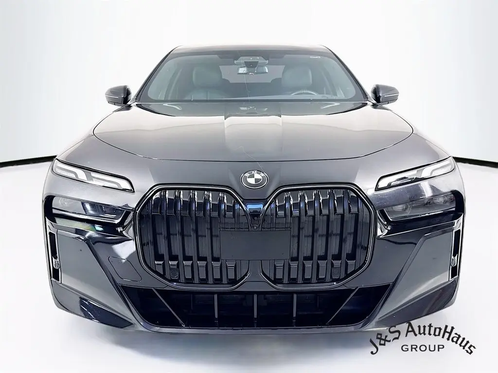 2024 Bmw 740i 7-series photo 2