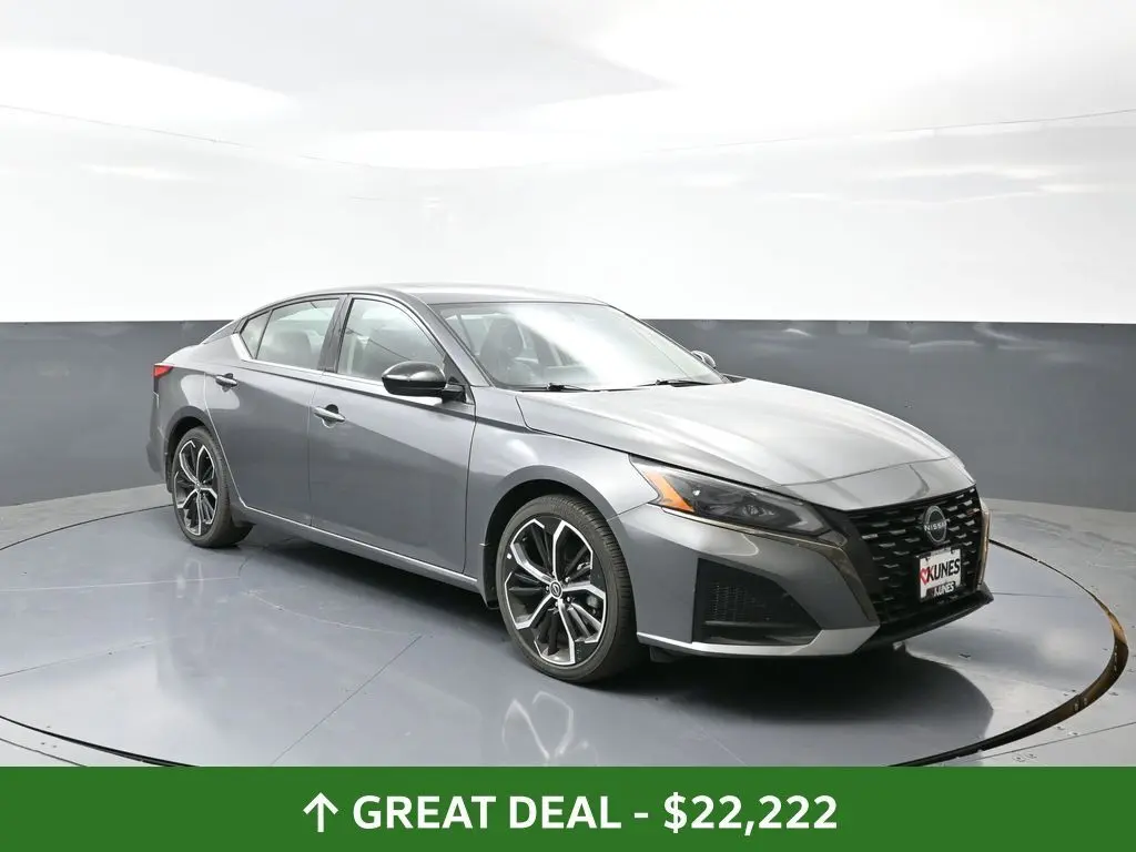2024 Nissan Altima 2.5 SR photo 3