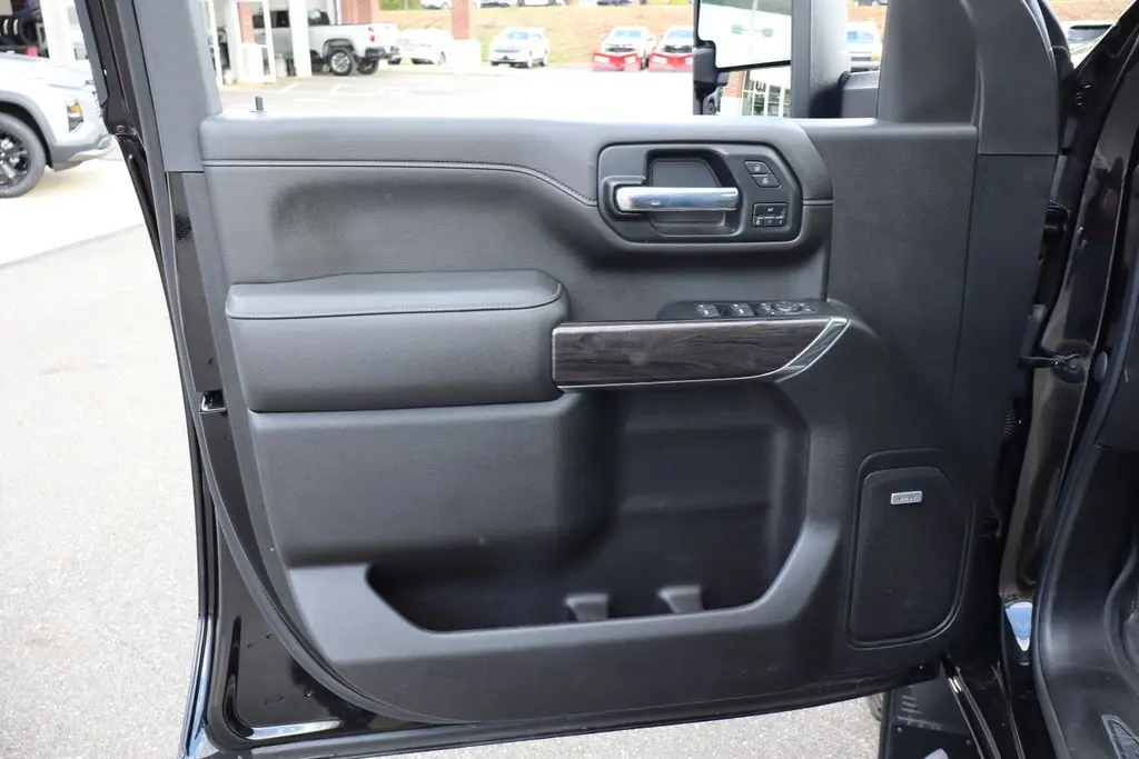 2022 Chevrolet Silverado LTZ photo 11