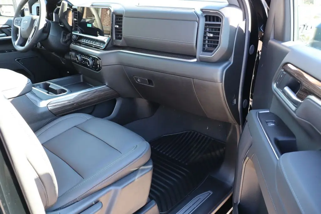 2026 Chevrolet Silverado LT photo 44